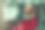 在地铁车厢里，一名身穿时尚的亮紫色皮草领冬装的年轻女子坐在车厢里望着窗外图片下载