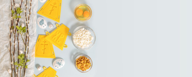 有制作复活节蛋糕和装饰彩蛋的材料的横幅图片下载