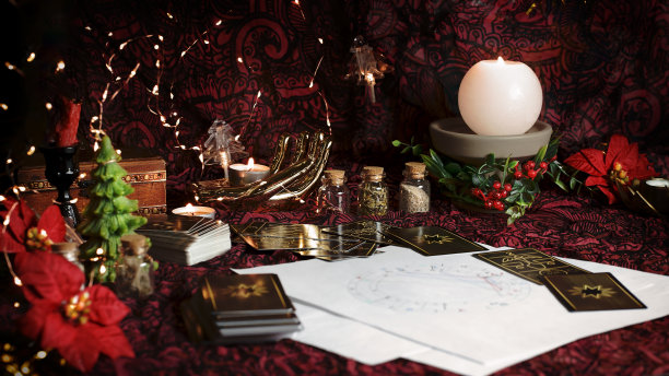 塔罗牌上的圣诞预言图片下载