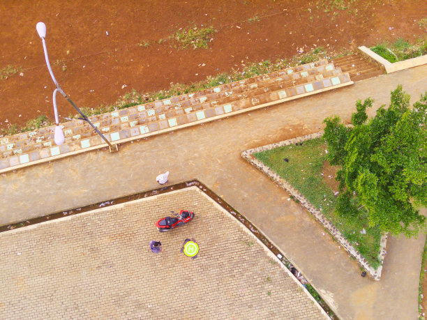 公园和足球场的鸟瞰图图片下载