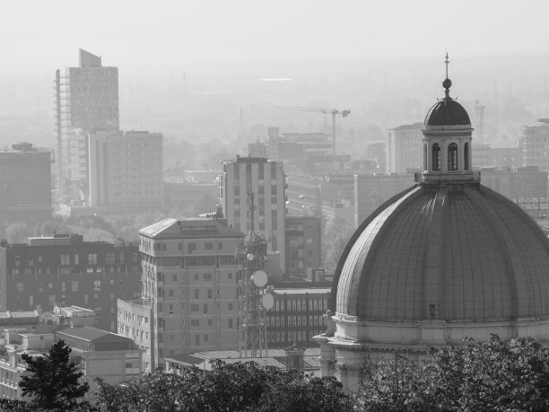 意大利北部城市布雷西亚伦巴第大区的山景图片下载