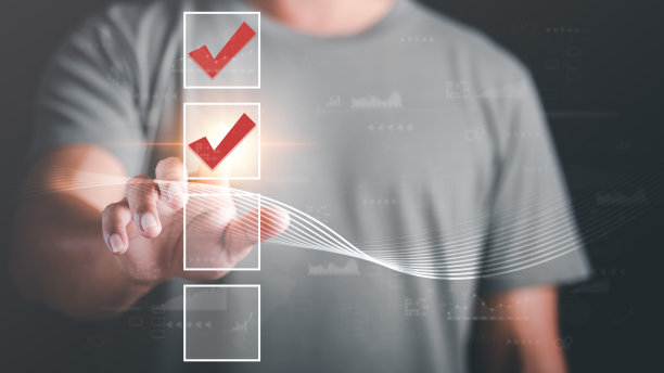在虚拟表单中打勾表，检查想法，复选框进行意见和质量调查或满意度，连接并使用现代无线技术工作图片下载
