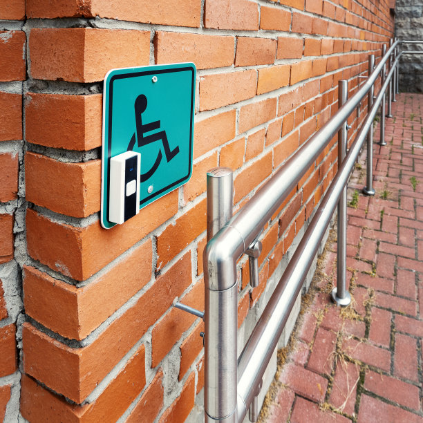 建筑外立面设有残疾人扶手及求助按钮图片下载