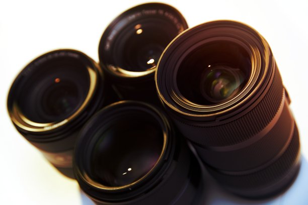 单反镜头孤立在白色背景的工作室拍摄图片下载