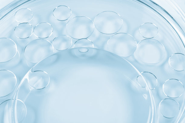 化学实验室研究。摘要化妆品实验室。分子的玻璃模型。图片下载