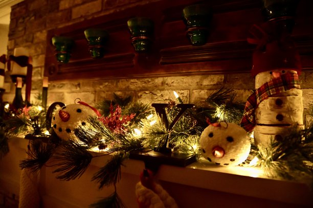 关闭壁炉架圣诞装饰品图片下载