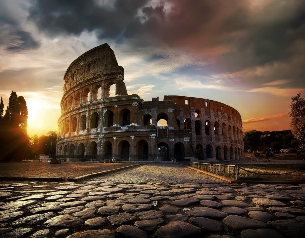 日落时分的罗马斗兽场图片下载