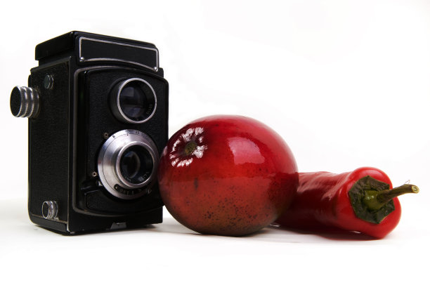维塔奇相机与辣味辣椒和精致的芒果图片下载
