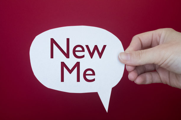 语音气泡前面的彩色背景与新我的文本。图片下载