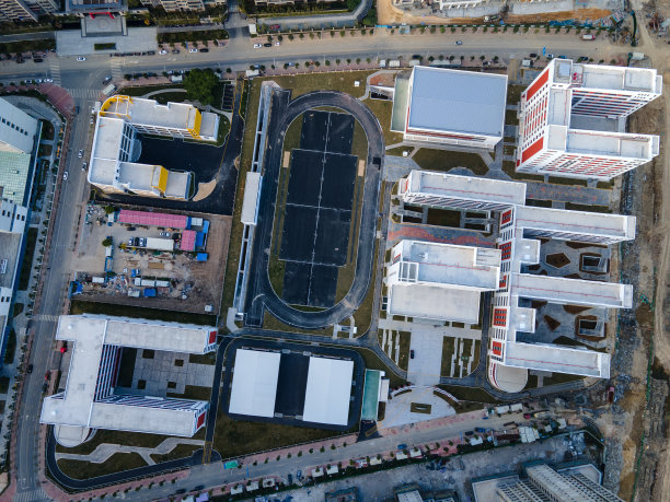 现代城市学校建筑鸟瞰图图片下载