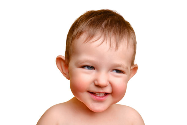 狡猾的蹒跚学步的婴儿，工作室白色背景，复制空间。一个阴险的红脸颊的孩子的肖像。孩子一岁零两个月图片下载