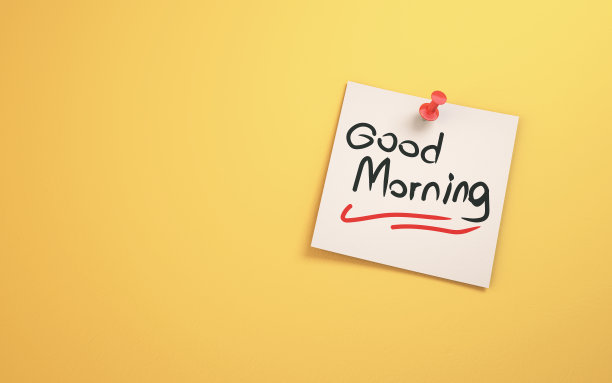 早上好，写在便签纸坐在黄色背景图片下载