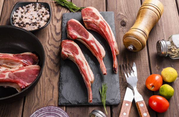 新鲜美味的战斧羊排图片下载