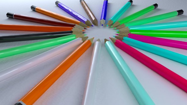 白色背景上彩色铅笔的特写图片下载