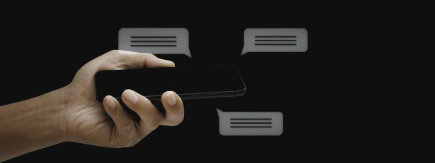 男人使用智能手机打字，实时聊天和社交网络。图片下载