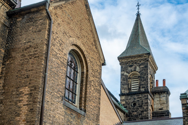 加拿大安大略省多伦多大学圣乔治校区的大学学院大楼图片下载