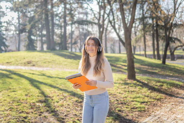 一个年轻的学生的肖像图片下载