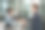 白人女咖啡师在咖啡店为顾客点单。女咖啡师用平板电脑点菜。咖啡老板的概念。图片下载