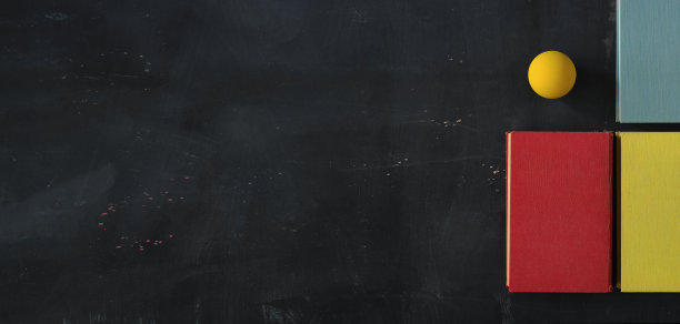 书与黄球，现代艺术启发平铺，教育、读书、知识、居家办公理念。全景，拷贝空间大。图片下载