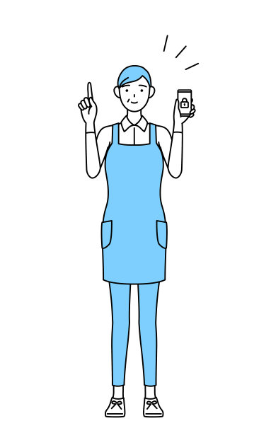 一位系着围裙的年长女性正在为他的手机采取安全措施。图片下载