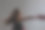 美丽的女孩锻炼空手道拳和尖叫与头发在空中对灰色背景图片下载