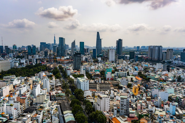 胡志明市日落时的城市景观，金融大厦的观点图片下载