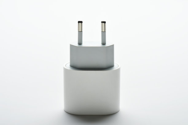 电插头站在白色背景与复制空间图片下载