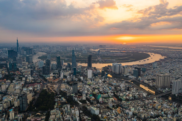 胡志明鸟瞰日出与西贡河图片下载