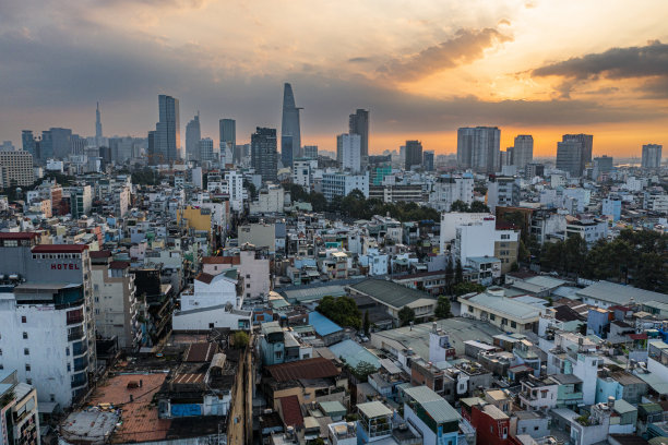 胡志明市日落时的城市景观，金融大厦的观点图片下载