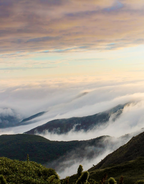 日出时的群山图片下载