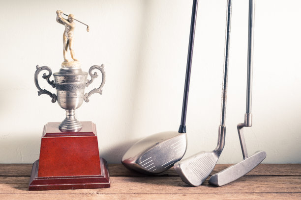 高尔夫球棒奖杯图片下载
