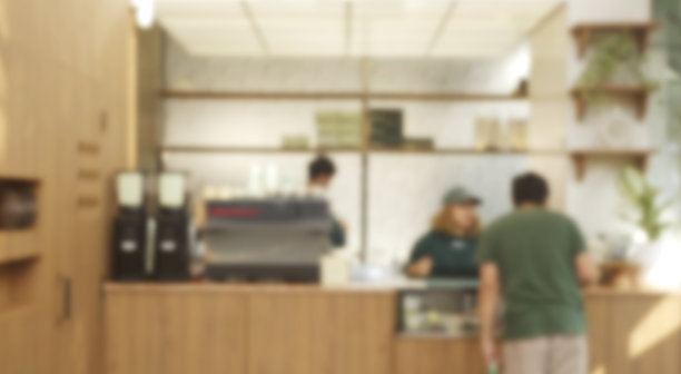 模糊咖啡店或咖啡馆餐厅与抽象的散景光图像背景。人们在商店模糊背景或设计关键的视觉布局图片下载