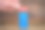 回答的概念。彩色的积木和一个人的手在木制纹理背景图片下载