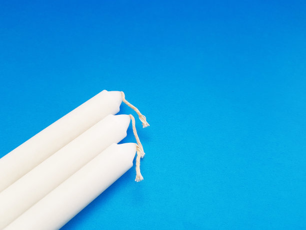 白色的蜡烛都还没用过图片下载