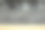 建筑物的底层。黑色瓷砖包层。新房子的窗户。图片下载