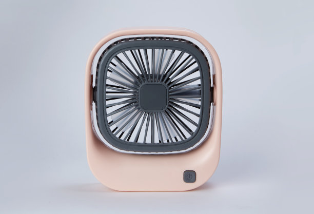 迷你便携式风扇孤立的白色背景图片下载
