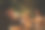 快乐的亚洲朋友们在节日庆祝活动中，在户外晚会上玩烟火。图片下载