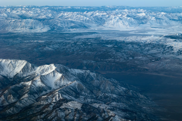 冬天的加州沙漠山脉图片下载