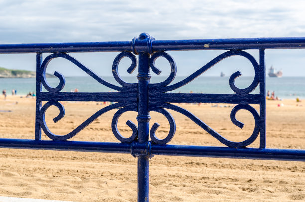 西班牙桑坦德海滨栏杆的细节图片下载