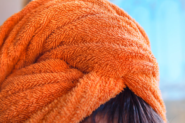 头缠毛巾图片下载