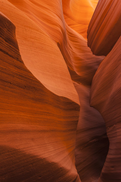 羚羊峡谷下的砂岩特写图片下载