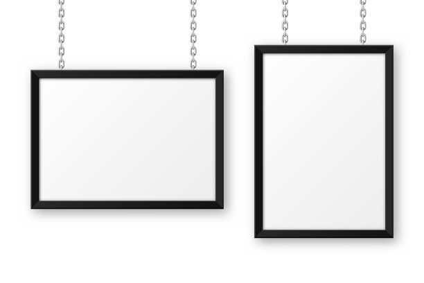 黑色的招牌挂在金属链上。餐厅菜单板。现代海报模型。空白照片或相框。广告或展示板。街头标语。矢量图图片下载