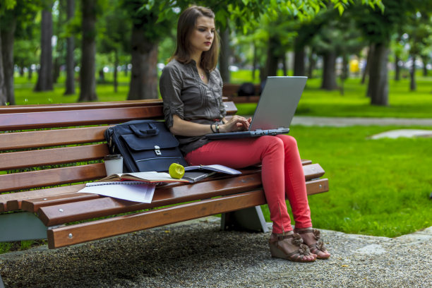 学习时吃新鲜食物图片下载