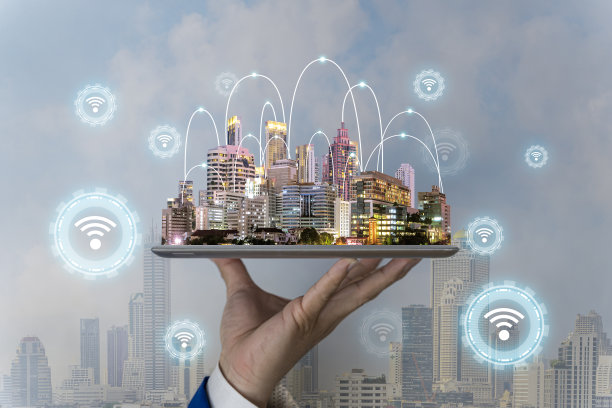 Wifi主题与商人使用平板电脑。商人用5G网络无线系统触摸物联网。图片下载