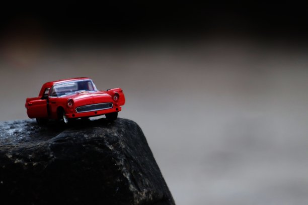 红色汽车玩具景观库存照片图片下载