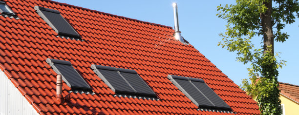 红瓦屋顶带窗图片下载