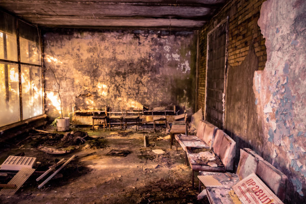 切尔诺贝利4号反应堆核事故后，普里皮亚季医院候诊室倒塌图片下载