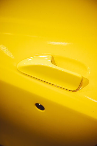黄色汽车的现代门把手图片下载