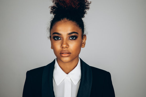 漂亮的商务女爆炸头图片下载