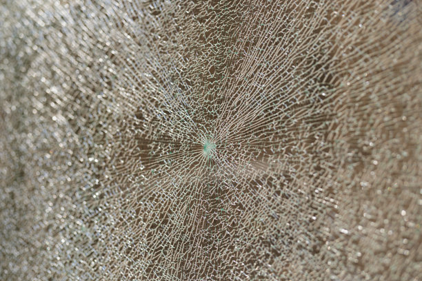 破碎的窗户图片下载